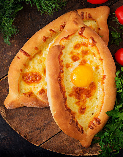 Как правильно есть хачапури в ресторане и дома