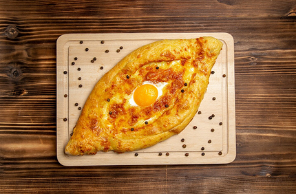 Как правильно есть хачапури в ресторане и дома