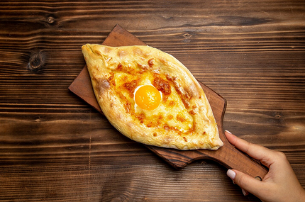 Как правильно есть хачапури в ресторане и дома