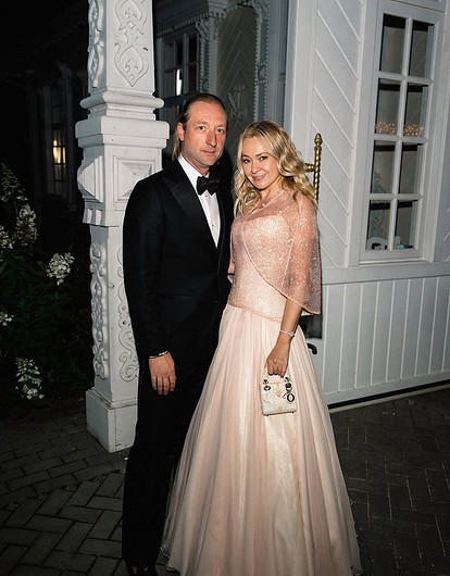 Любовь и спортивные победы: Яна Рудковская и Евгений Плющенко отмечают топазовую свадьбу