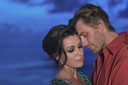 Почти каждый день ходит к ней на кладбище: как живет Петр Чернышев через год после смерти Заворотнюк