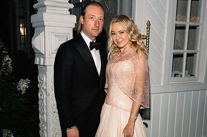 Любовь и спортивные победы: Яна Рудковская и Евгений Плющенко отмечают топазовую свадьбу