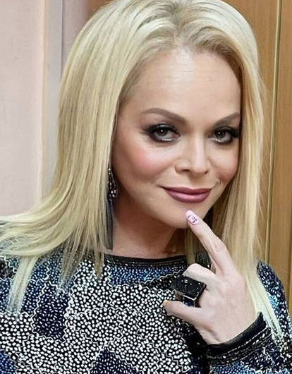 Лариса Долина отдыхает в пятизвездочном отеле Абу-Даби, так и не передав ключи от квартиры в Хамовниках