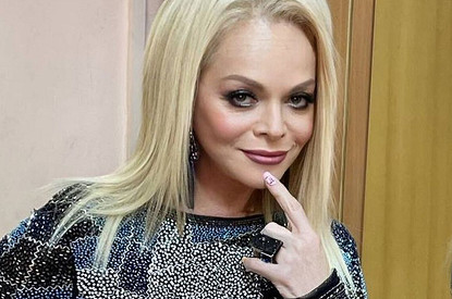 Лариса Долина отдыхает в пятизвездочном отеле Абу-Даби, так и не передав ключи от квартиры в Хамовниках