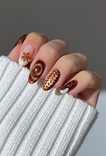 Денежный маникюр на январь 2026: оттенки, которые притягивают успех