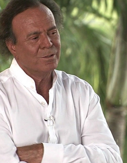 Хулио Иглесиаса обвинили в домогательствах и насилии