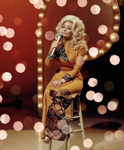 Долли Партон — 80: как нищенка из Теннесси стала мировой иконой оптимизма