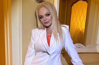 Судебные приставы вскрыли квартиру Ларисы Долиной и передали ключи Полине Лурье