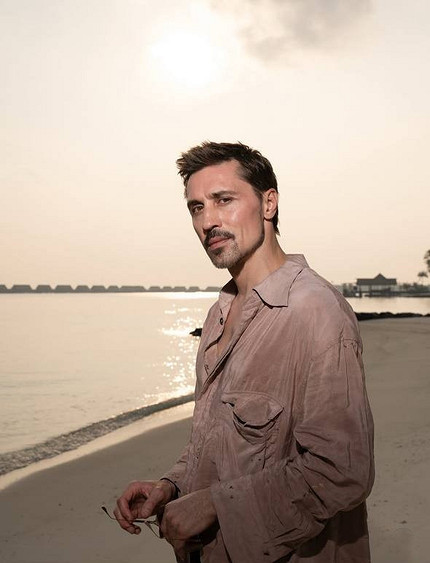 Любовь к подоконникам и умывание хлоргексидином: 5 странных привычек российских звезд