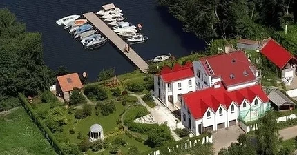 Аллу Пугачеву обязали снести незаконно построенный пирс у жилья в Подмосковье