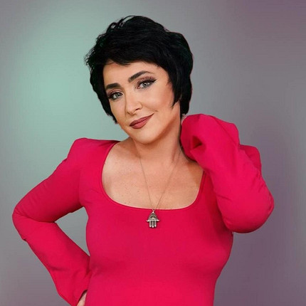 Любовь к подоконникам и умывание хлоргексидином: 5 странных привычек российских звезд