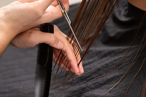 Лунный календарь стрижек на февраль 2026 года: лучшие и худшие дни