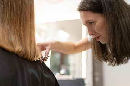 Лунный календарь стрижек на февраль 2026 года: лучшие и худшие дни