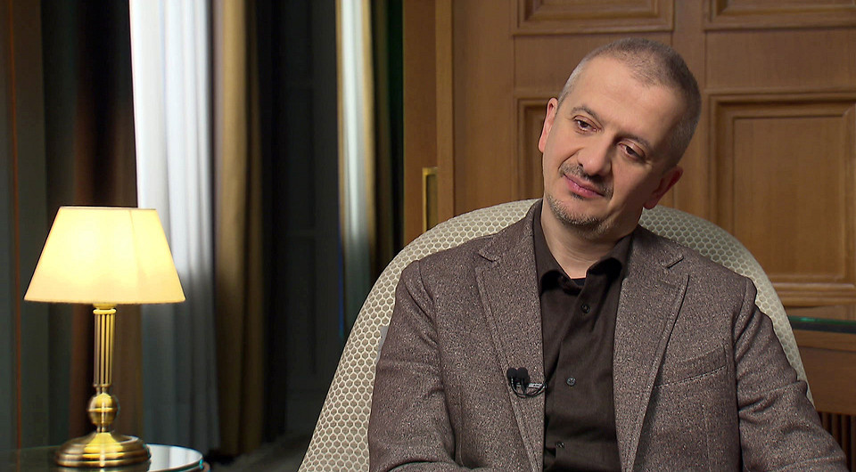 Превращают Школу-студию МХАТ в некую закрытую секту: скандал вокруг назначения Богомолова ректором