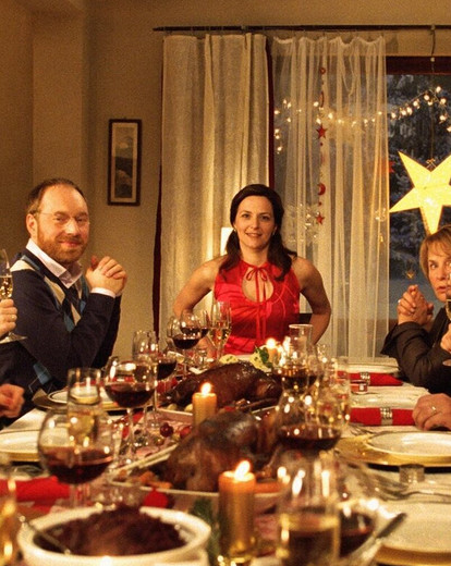 Дело не в оливье: что заставляет нас есть больше в праздники