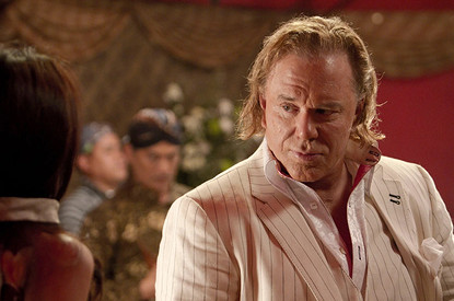 Я бы не стал просить никакой помощи: Микки Рурк опроверг сбор средств на оплату своих долгов