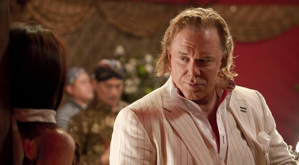 Я бы не стал просить никакой помощи: Микки Рурк опроверг сбор средств на оплату своих долгов