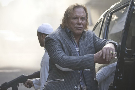 Я бы не стал просить никакой помощи: Микки Рурк опроверг сбор средств на оплату своих долгов