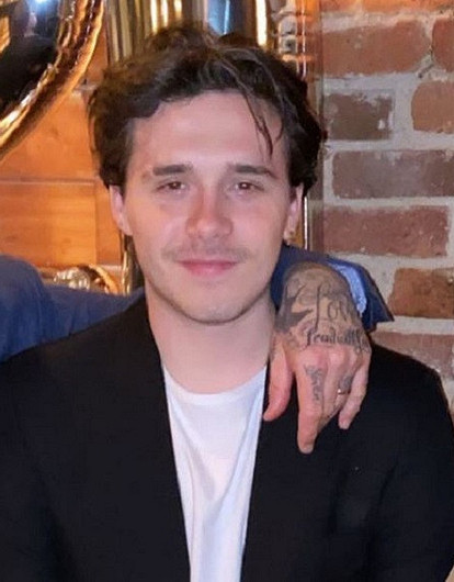 Старший сын Бекхэмов разрешил родителям общаться с ним только через адвокатов