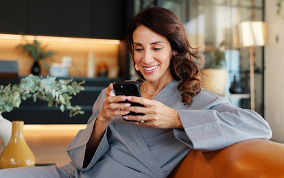 Что ответить на «Что делаешь?» мужчине: варианты с юмором, флиртом и без лишних подробностей