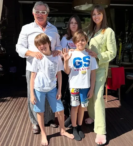 Дмитрий Дибров и Полина Диброва с детьми