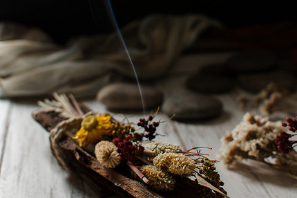 Что делать с вещами умершего и опасно ли их носить