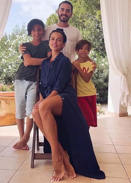 Бывшая жена Тимура Родригеза заявила, что в Испании с детьми на миллион в месяц не прожить