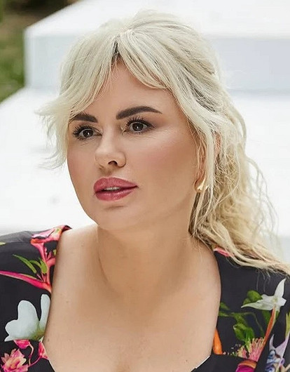 Мерзкий человек растолстил меня до 100 килограммов: Анна Семенович отреагировала на свои пляжные фото в Сети