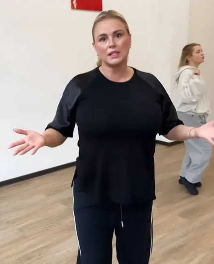 Мерзкий человек растолстил меня до 100 килограммов: Анна Семенович отреагировала на свои пляжные фото в Сети