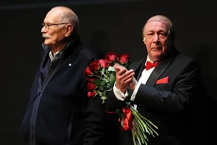 Какая радость видеть его на сцене: Екатерина Стриженова поделилась снимками спектакля с Михаилом Ефремовым