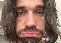 Краш: Максим Матвеев отреагировал на свою внезапную славу в соцсетях серией неудачных селфи