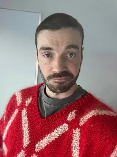 Краш: Максим Матвеев отреагировал на свою внезапную славу в соцсетях серией неудачных селфи