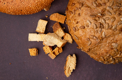 Чем можно кормить птиц и как сделать кормушку своими руками