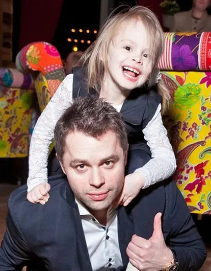 Отец года: Виталий Гогунский поздравил дочь с днем рождения спустя много лет, но перепутал ее возраст