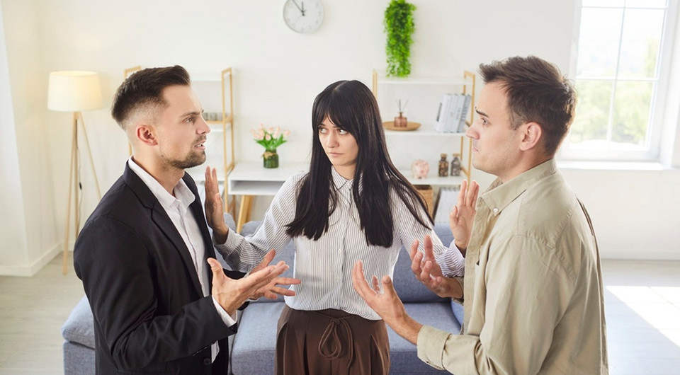 Треугольник Карпмана в психологии: как мы сами загоняем себя в роли жертвы, спасателя и преследователя