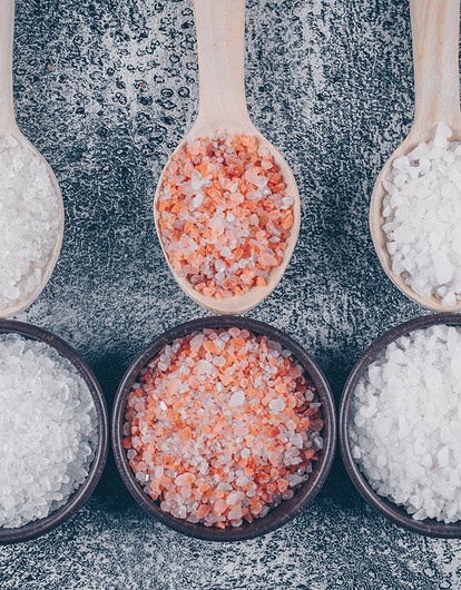 Соль: почему ее не нужно исключать из рациона полностью и какая полезнее