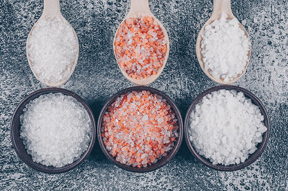Соль: почему ее не нужно исключать из рациона полностью и какая полезнее