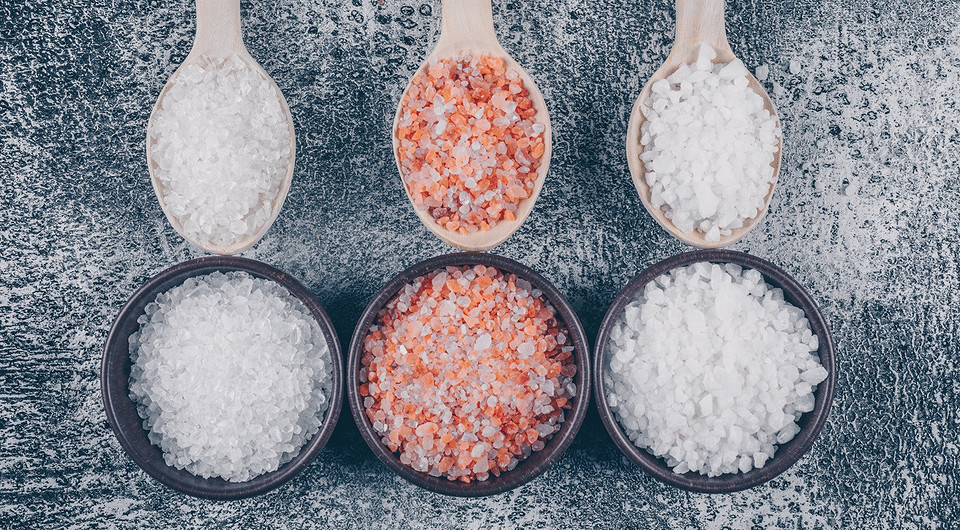 Соль: почему ее не нужно исключать из рациона полностью и какая полезнее