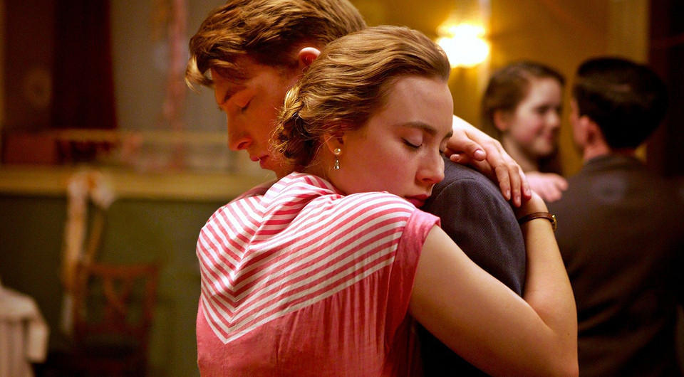 Когда снова хочется обниматься: почему с приходом тепла растет потребность в близости