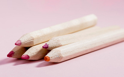 Как красить губы карандашом: 8 стильных приемов от визажистов