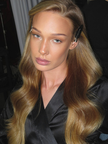 От совещания до вечеринки: 7 универсальных вариантов макияжа