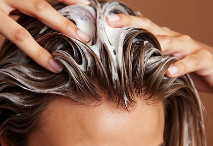 Как работают шампуни и сыворотки от выпадения волос: мифы и реальность