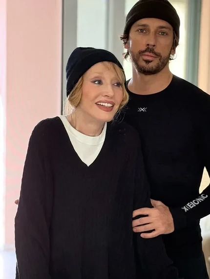 Напомнила, чей это мужчина: Алла Пугачева в новом имидже появилась на снимках похорошевшего Максима Галкина*