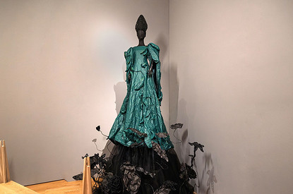 Арт-объект из переработанного пластика в экспозиции Государственного исторического музея