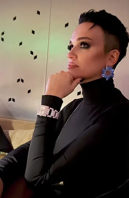 После пережитого стресса Слава решилась на кардинальную смену прически.