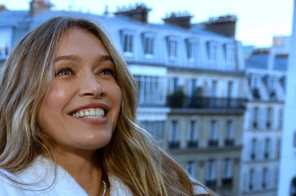 Вера Брежнева похвасталась роскошным кольцом, спровоцировав слухи о помолвке