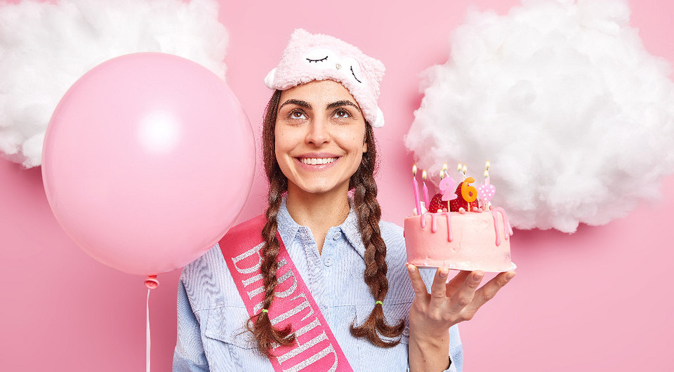 Народные приметы на день рождения: что могут означать подарки, поздравления и погода