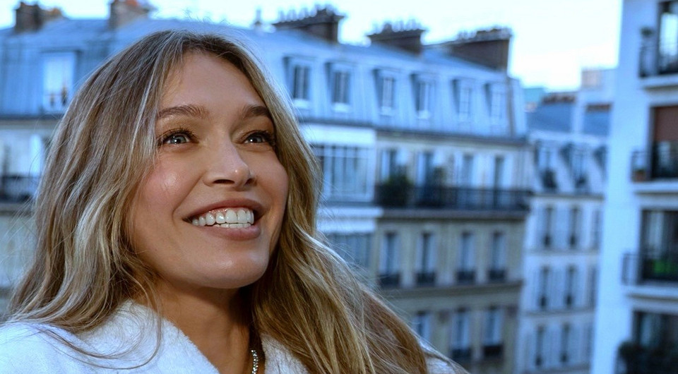 Вера Брежнева похвасталась роскошным кольцом, спровоцировав слухи о помолвке