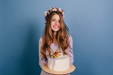 Народные приметы на день рождения: что могут означать подарки, поздравления и погода