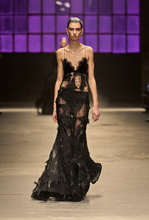 Кожа, кружево, лак: как стилизовать черный в одежде в 2026 году